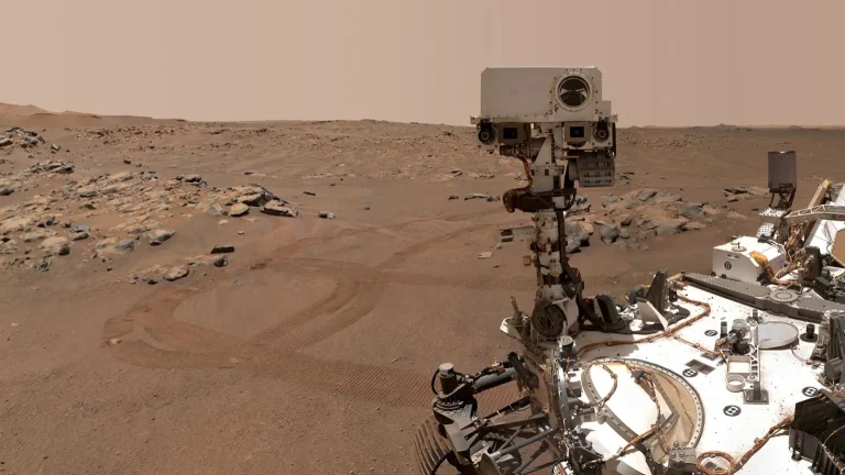 Entenda por que descobertas da Nasa apontam sobre possíveis sinais de vida em Marte