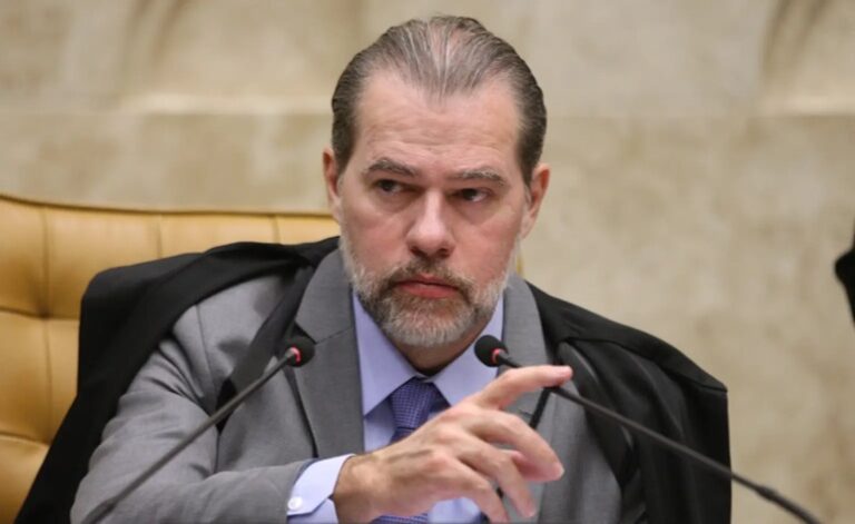 Toffoli dá prazo de 10 dias para a Câmara explicar a tramitação da PEC da Blindagem