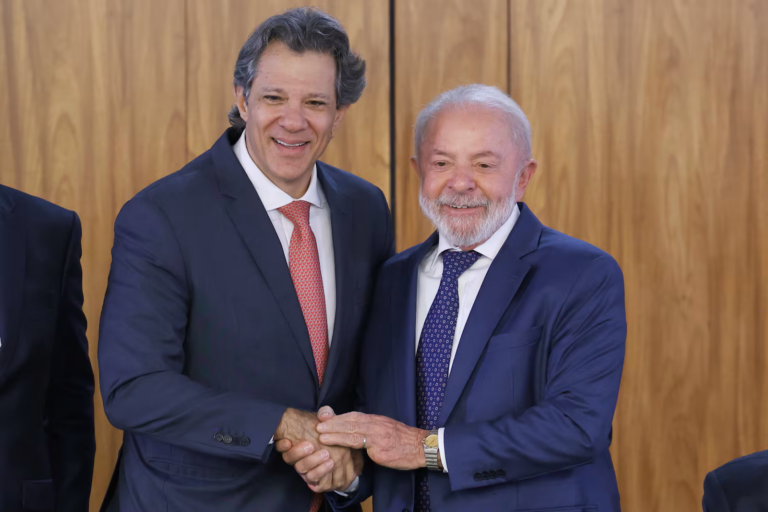 Projeto do Senado sobre IR pressiona Câmara, mas governo segue com apoio a Lira