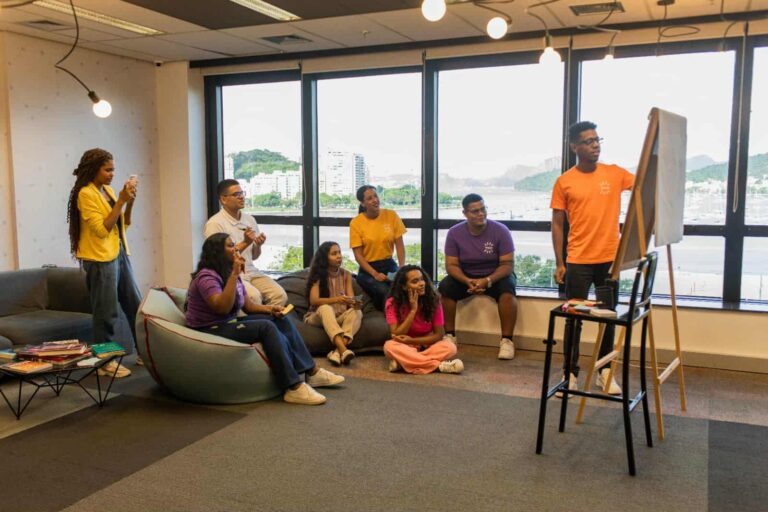 Curso gratuito oferece 500 vagas para jovens de Sergipe em busca do primeiro emprego