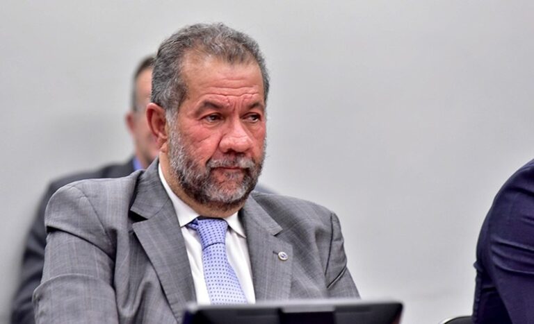 CPMI do INSS ouve ex-ministro da Previdência Carlos Lupi
