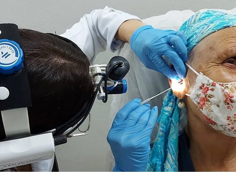 Perda auditiva é o principal fator de risco modificável para demência, alerta estudo