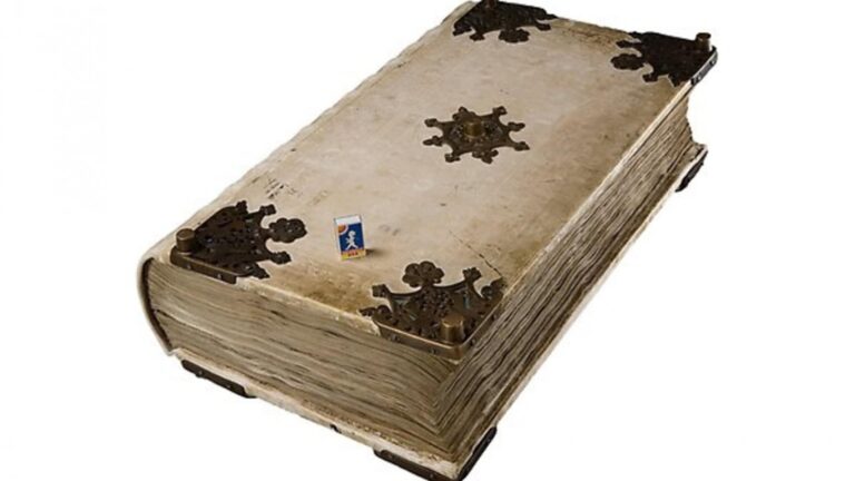 ‘Bíblia do Diabo’: conheça a história do maior manuscrito medieval do mundo