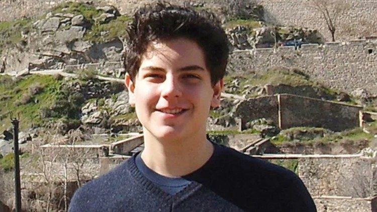 Carlo Acutis se tornará o primeiro santo millenial no próximo domingo (7) pelo Papa Leão XIV