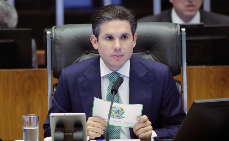 Isenção de IR pode ir à votação no plenário na próxima semana, afirma presidente da Câmara dos Deputados