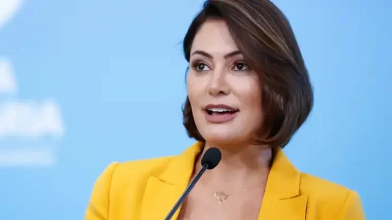 Em entrevista a jornal britânico, Michelle Bolsonaro diz estar ‘pronta’ para assumir ‘candidatura política’ em 2026