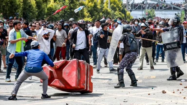 Protesto contra bloqueio de redes sociais e corrupção no Nepal deixa dezenas de mortos