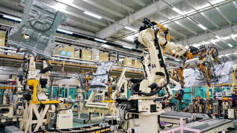 China chega a 2 milhões de robôs, consolidando-se como principal potência global na automação fabril