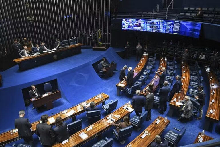 Senadores preveem votação esmagadora contra a PEC da Blindagem