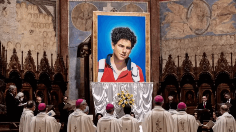Papa Leão XIV canoniza Carlo Acutis, ‘o padroeiro da internet’