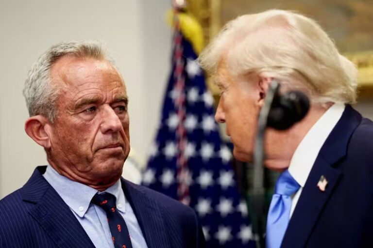 Sem base científica, Trump liga remédio a casos de autismo