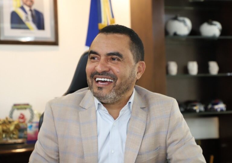Após ser alvo da PF, governador do Tocantins é afastado do cargo