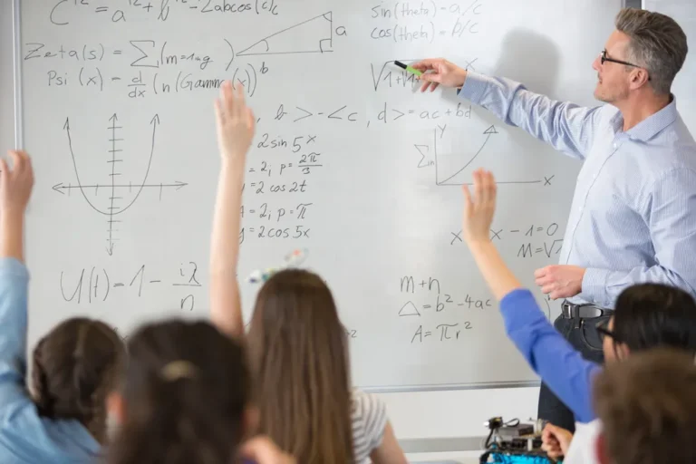Câmara dos Deputados aprova pagamento de piso salarial dos professores para contratos temporários