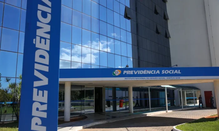 INSS suspende programa de redução de fila de atendimentos por falta de orçamento