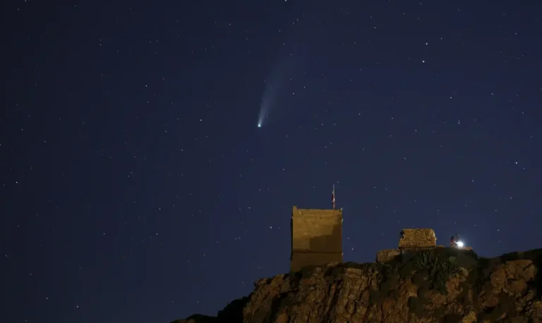 Chuva de meteoros pode ser vista em todo o país a partir da noite desta terça-feira (21)