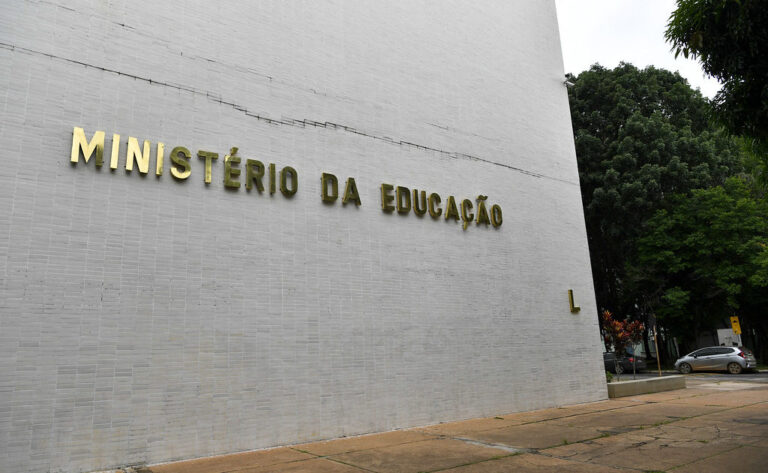 Ministério da Educação suspende edital que permitiria novos cursos de Medicina em instituições privadas