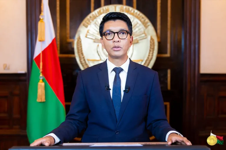 Entenda protestos em Madagascar que culminaram na fuga de presidente do país