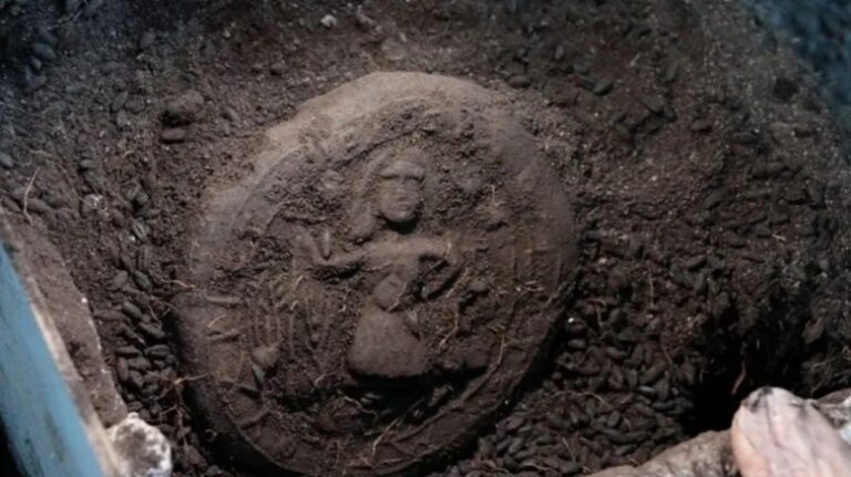Pão de 1.300 anos com imagem de Cristo é achado na Turquia