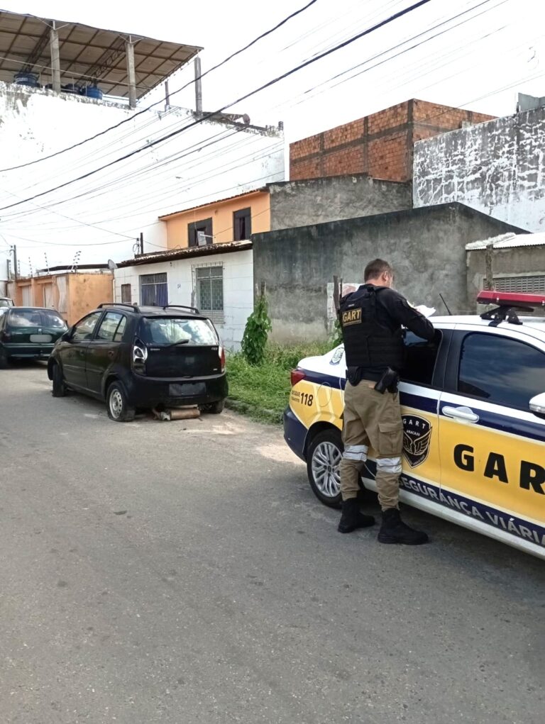SMTT de Aracaju alerta sobre veículos em situação de abandono na cidade