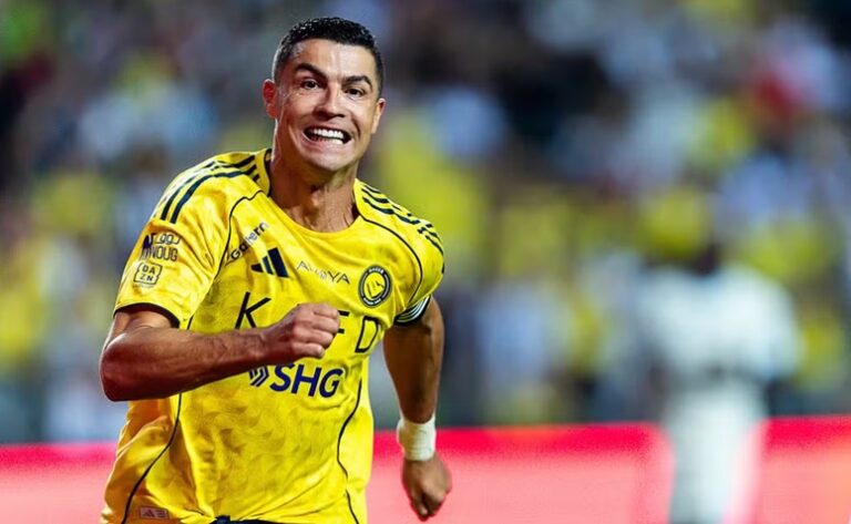 Cristiano Ronaldo se torna o primeiro jogador de futebol bilionário da história