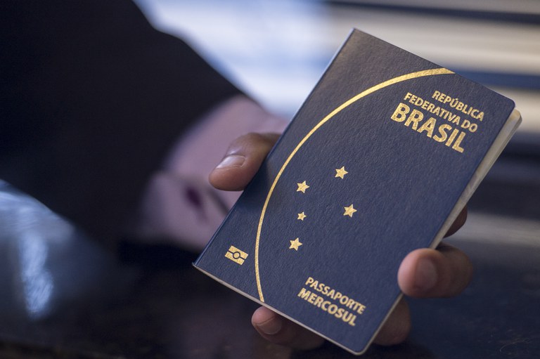 Europa começa a substituir carimbos em passaportes por sistema eletrônico de controle de viagens