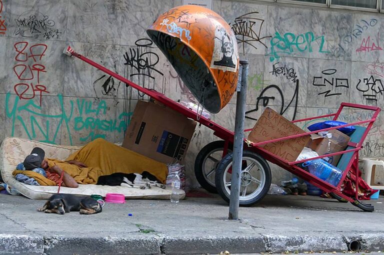 No Brasil, população em situação de rua cresce mais de 140% em cinco anos