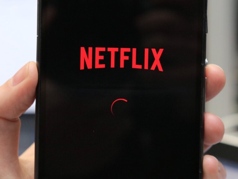 Em parceria com Spotify, Netflix vai exibir podcasts em vídeo