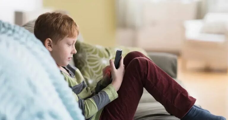 Tecnologia e crianças: os impactos na infância e dicas para ensinar jovens