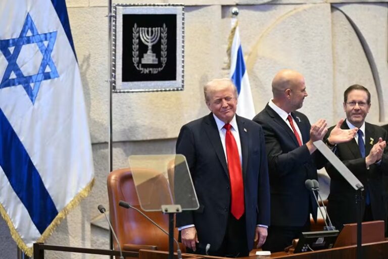Trump discursa no Parlamento de Israel e fala do ‘fim da era do terror’ no Oriente Médio