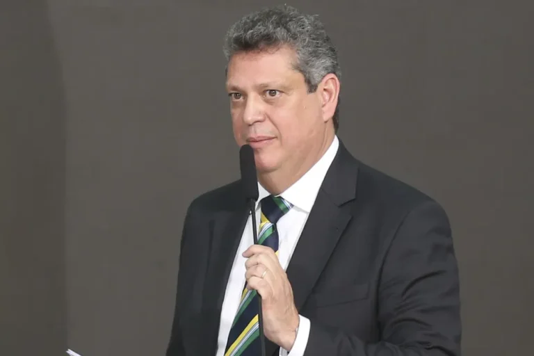 Márcio Macêdo é a 13ª troca ministerial do terceiro mandato de Lula; ex-ministro lançará candidatura a deputado federal em 2026