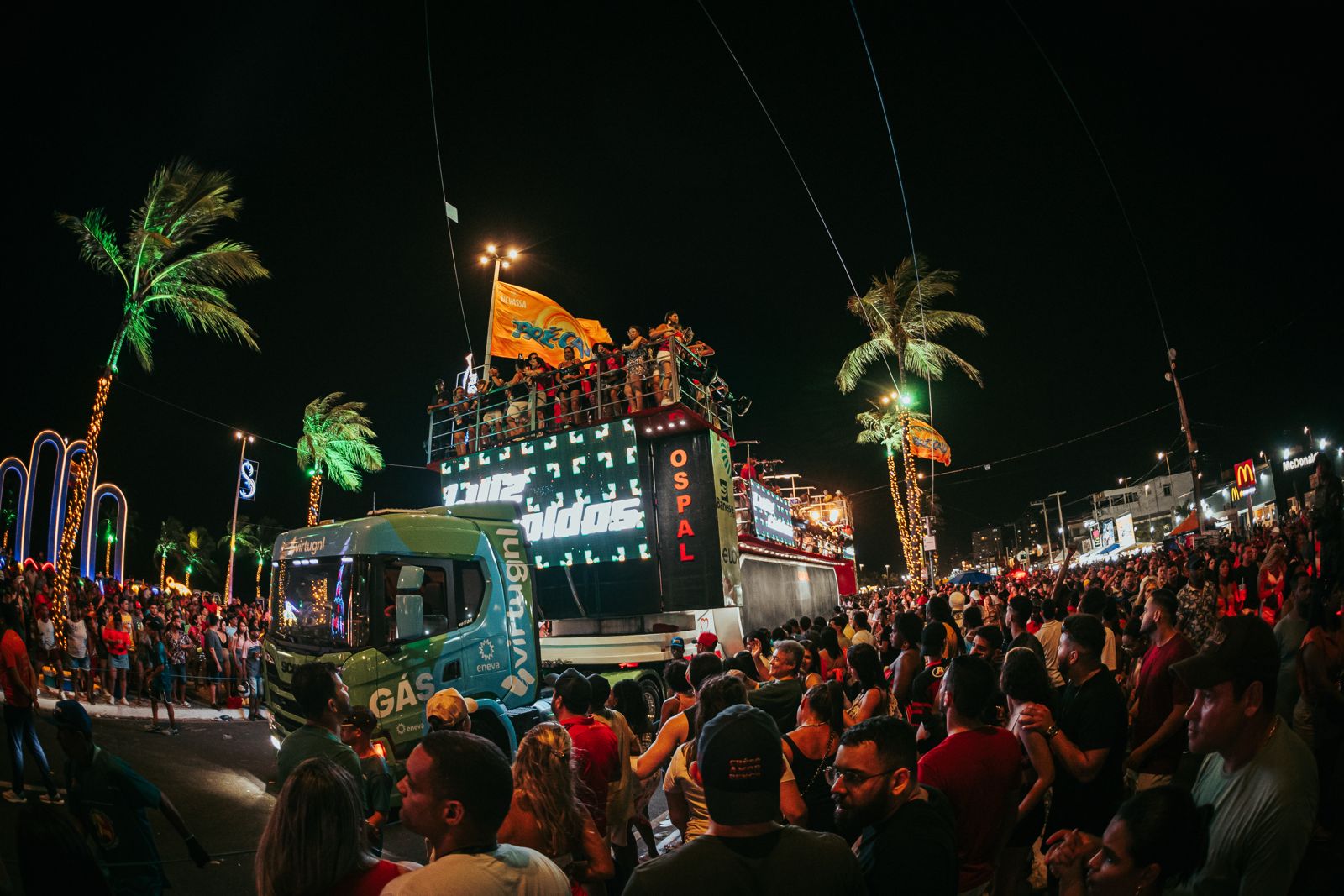 Pré-Caju 2025: grupo Armandinho, Dodô e Osmar lidera desfile do tradicional Caranguejo Elétrico neste domingo (16), na capital sergipana