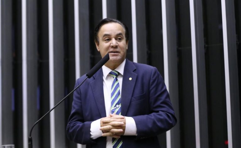 Conheça Adilson Barroso, suplente que assume vaga na Câmara dos Deputados após renúncia de Carla Zambelli