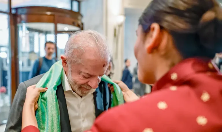 Lula chega à Índia para abordar temas como governança, segurança e colaboração global em IA