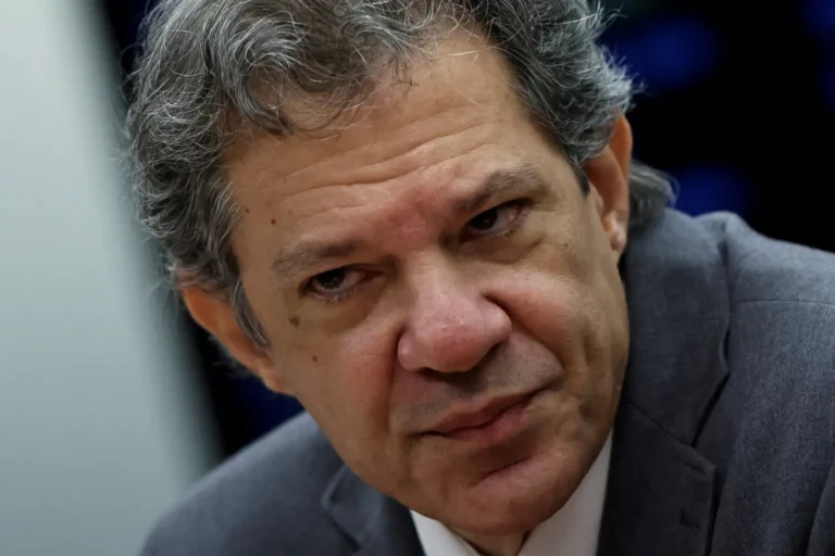 Após quase 30 aumentos de impostos, Haddad deixa Ministério da Fazenda com carga tributária e gastos públicos recordes