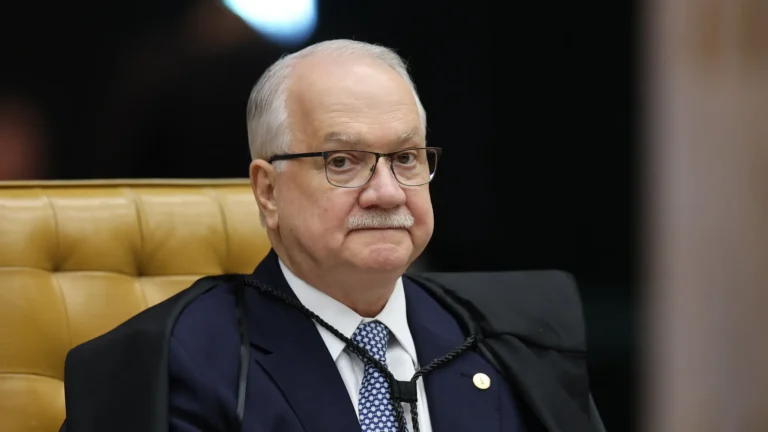 Fachin avalia substituir Mendonça em relatoria dos casos Master e INSS
