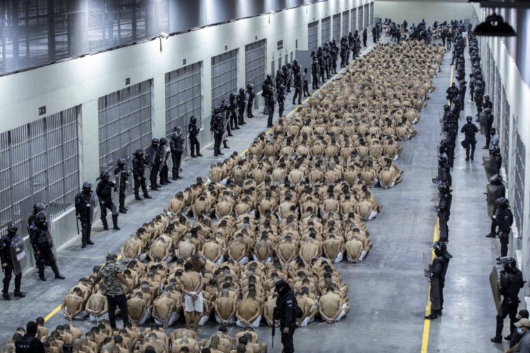 El Salvador aprova prisão perpétua para crimes de assassinato, estupro e terrorismo