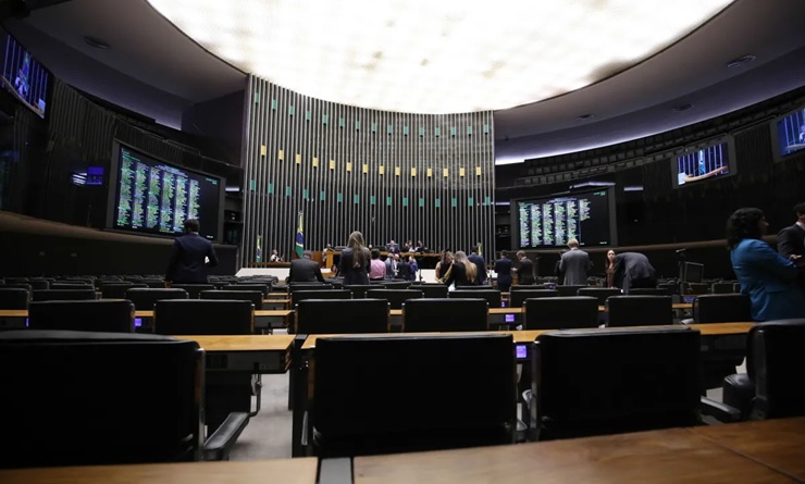Fim da janela partidária provoca semana esvaziada na Câmara