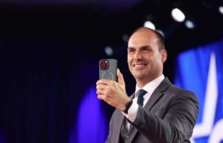 Moraes cobra defesa após Eduardo afirmar que gravava evento para o pai