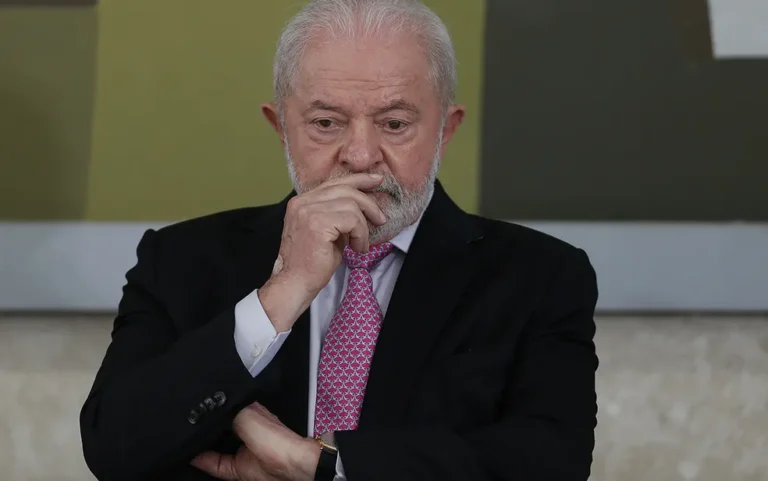 Governo federal retalia EUA e suspende credenciais de agente norte-americano no Brasil