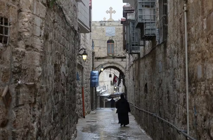 Após críticas, Israel determina que polícia libere missa