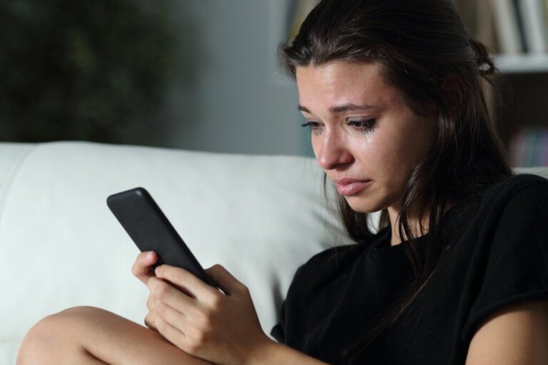 Redes sociais: uso excessivo eleva risco de depressão em jovens, aponta estudo