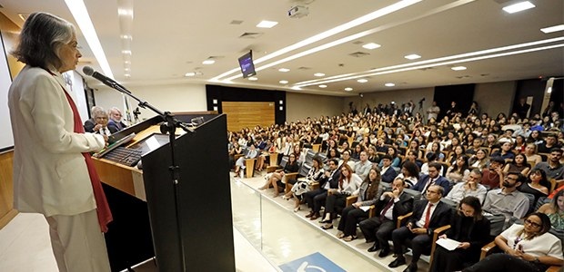“Igualdade de gênero está nas leis, não na vida”, afirma ministra Cármen Lúcia