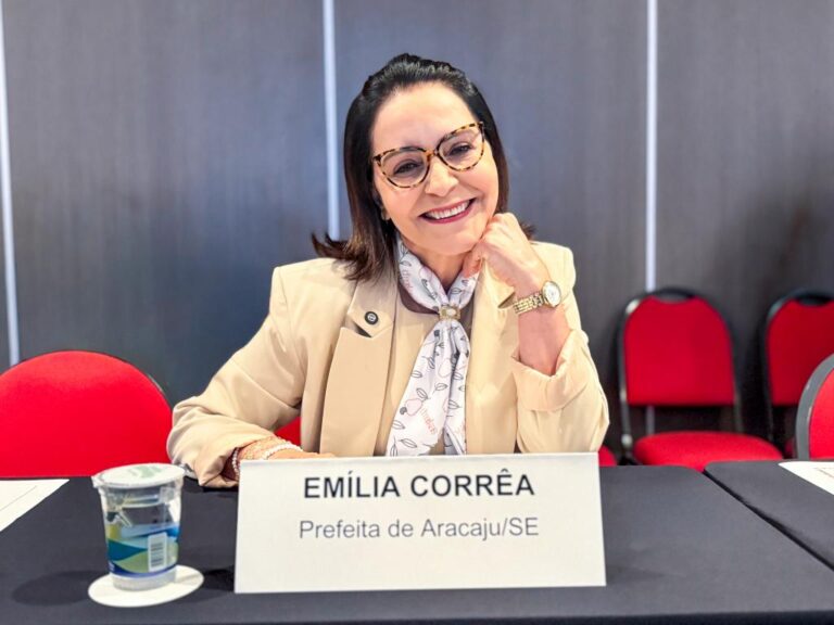 Prefeita de Aracaju propõe planos municipais para mulheres como política permanente no Brasil