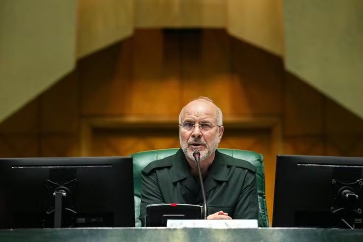 Quem é o presidente do Parlamento do Irã, possível novo líder do país
