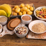 Carboidrato à noite engorda? Nutricionista esclarece 5 mitos sobre alimentação saudável