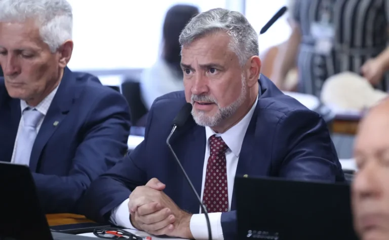 Paulo Pimenta vai assumir liderança do governo na Câmara dos Deputados
