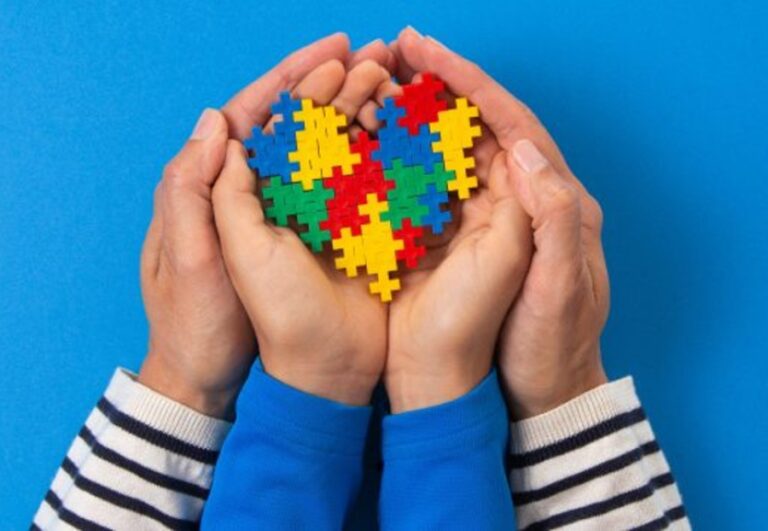 Dia da Conscientização do Autismo: confira sinais aos quais os pais devem ficar atentos nos primeiros meses do bebê