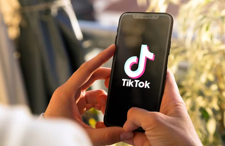 Brasil multa TikTok em R$ 153,7 mi por falhas em dados de adolescentes