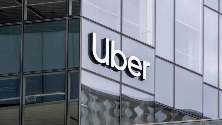 Uber ingressa no setor hoteleiro com colaboração de IA