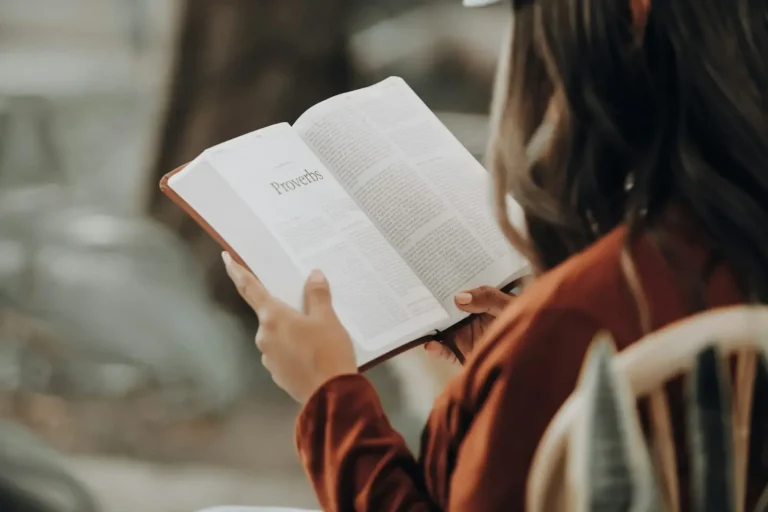 Saiba o significado de leitura profunda e por que ela faz bem para a saúde mental